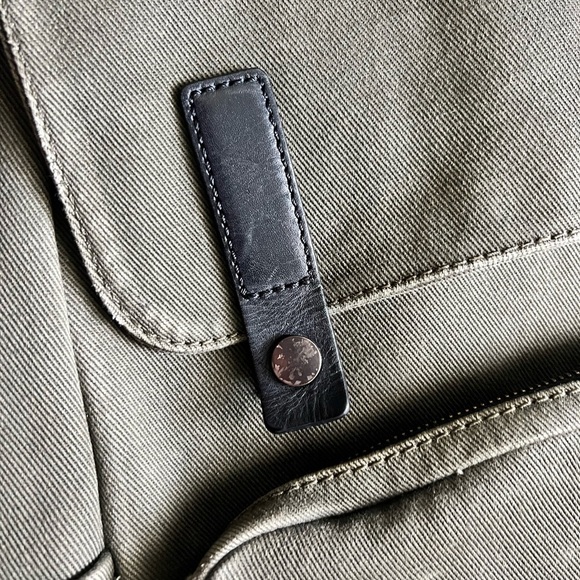 Everlane Modern Snap Backpack in distressed army green canvas - Picture 3 of 14